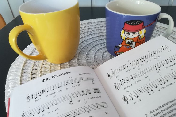 Teetä ja riparilauluja Veikkolassa Teetä ja riparilauluja Veikkolassa