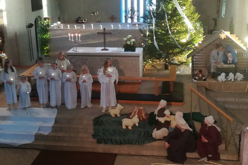 Joulukuvaelma Kirkkonummen kirkossa.