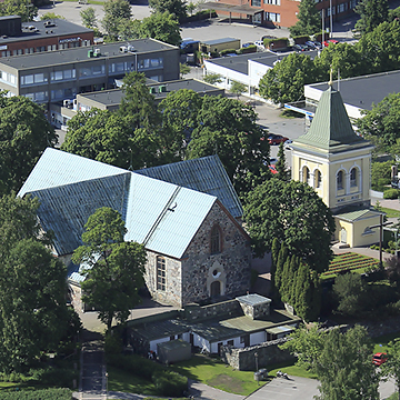 Ilmakuva Kirkkonummen kirkosta.