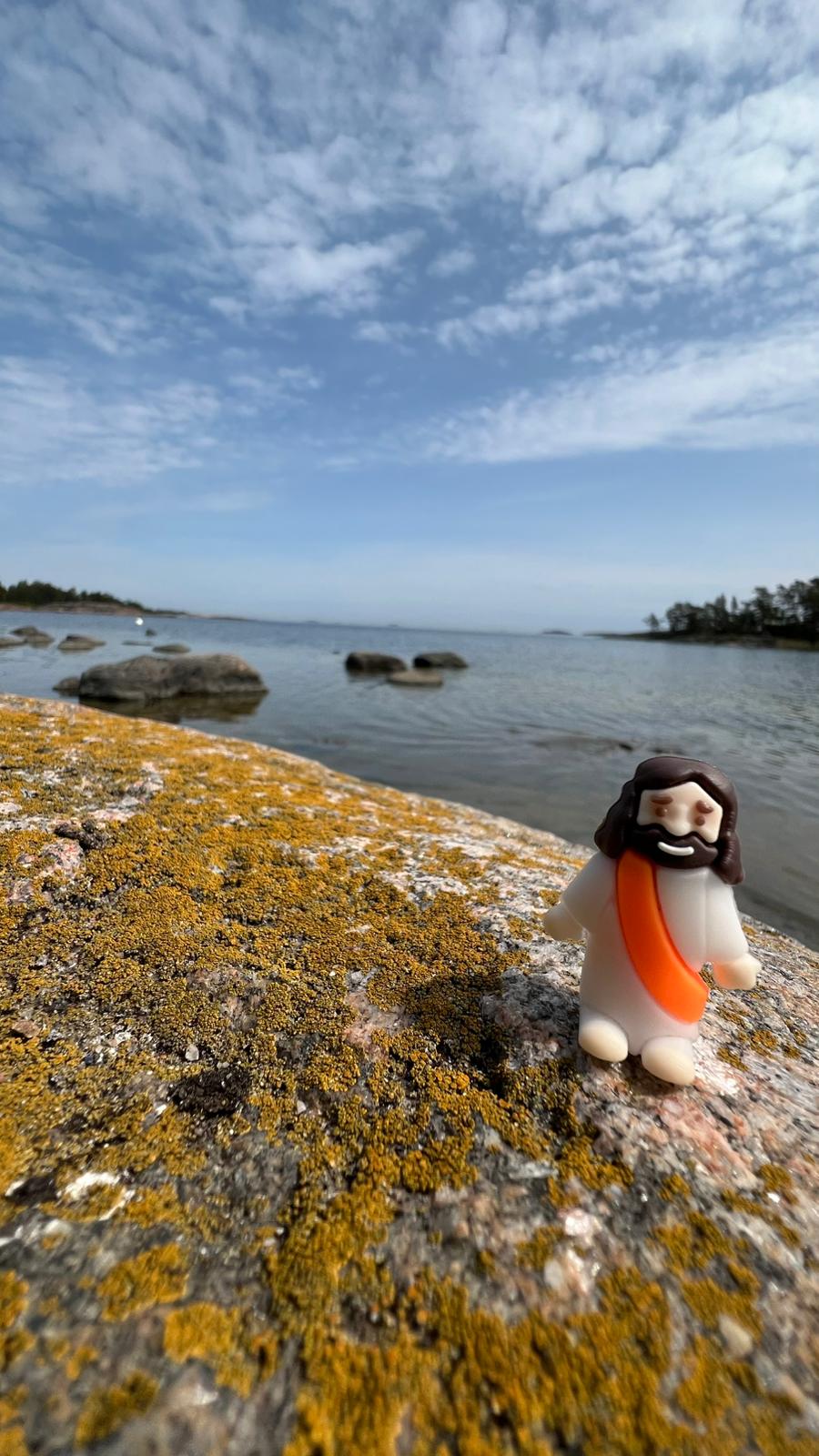 Pikku Jeesus Räfsön kalliolla.